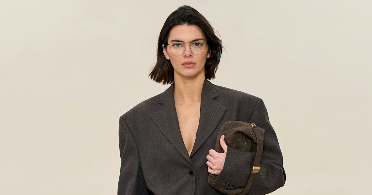 At Calvin Klein Fall 2025, Veronica Leoni Makes Minimalism Monumental